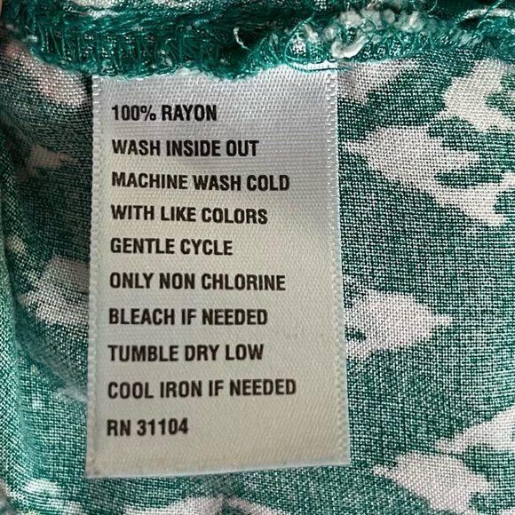 •New Directions• IKAT Pattern Button Down Blouse - Size XL - Picture 8 of 9